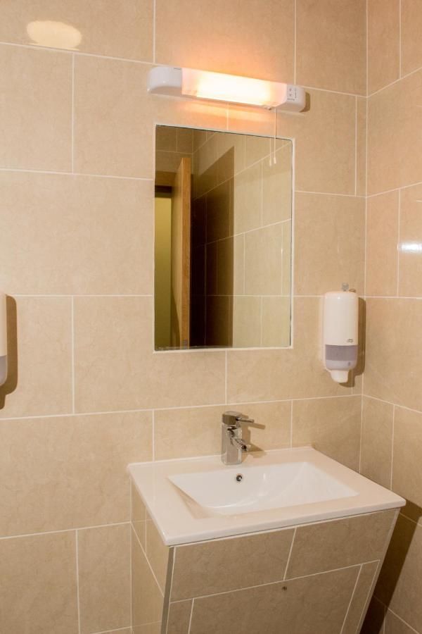 Хостелы Savoy Hostel Galway City Centre Голуэй