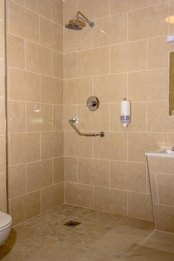 Хостелы Savoy Hostel Galway City Centre Голуэй