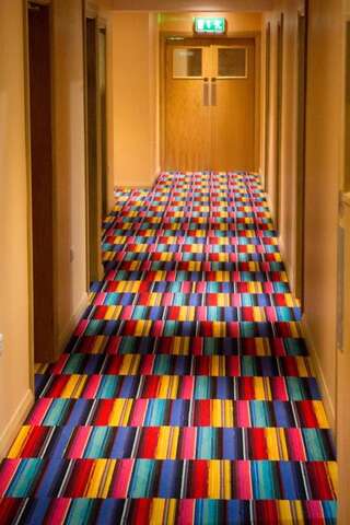 Хостелы Savoy Hostel Galway City Centre Голуэй Односпальная кровать в общем 4-местном номере для мужчин и женщин-3